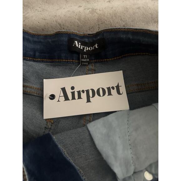 Women’s Airport studded Jean shorts NWT Size 11 - Picture 6 of 6